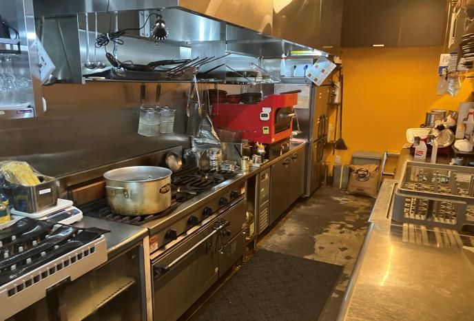 【八王子市】【八王子駅徒歩5分】飲食店密集エリアの“成立する地下1階”／回遊動線◎・19坪バル居抜き