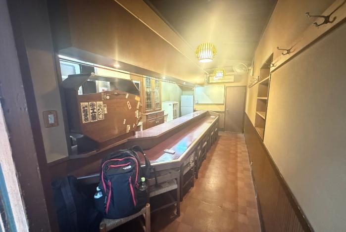 【千代田区 神保町 居抜き】駅徒歩4分/1階6坪・賃料22万円/神保町交差点至近の飲食店居抜き店舗（小規模開業・一人営業向け）