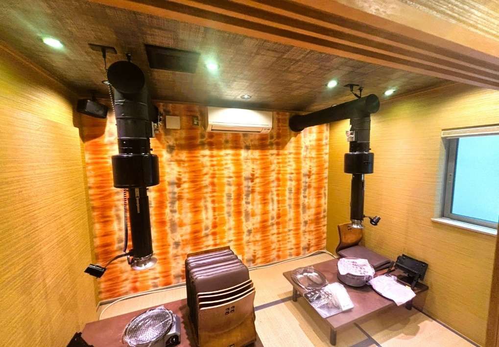 【大阪市淀川区】十三西口出てすぐ！/飲食路面店舗/2階はロースター完備/営業開始1年未満のため内装美麗/即営業可能/約14坪