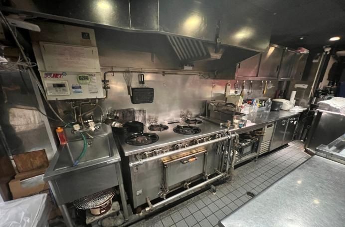 【新宿区】新宿御苑前駅徒歩2分、 新宿三丁目の喧騒から一歩外れた“通う人が多い”エリアの居酒屋居抜き物件です。