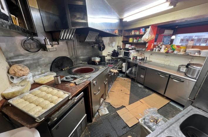 【横浜市西区浅間町】横浜駅徒歩9分／1階路面17坪飲食店居抜きテナント／オフィス街ランチ需要立地／賃料24.2万円