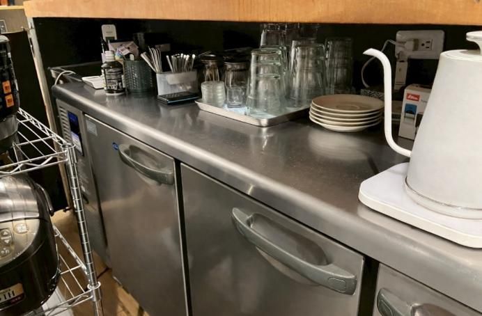 【港区 白金高輪 徒歩4分 居抜き】白金商店街1階路面×内装美麗カフェ／8.85坪／再開発エリアの希少小箱物件