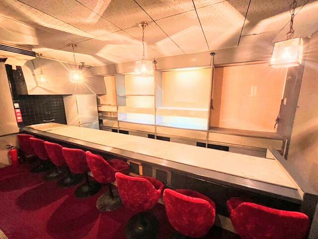 小倉駅徒歩4分！駅近・業態相談可能☆カウンター・ソファ付き居抜き物件